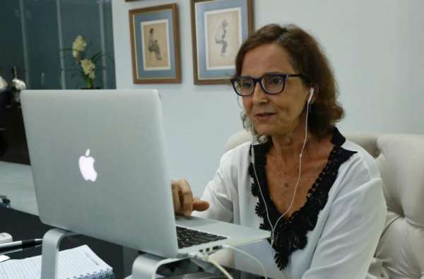 Izolda Cela participa da abertura da Jornada Pedagógica dos municípios de Milhã, Ararendá e Canindé