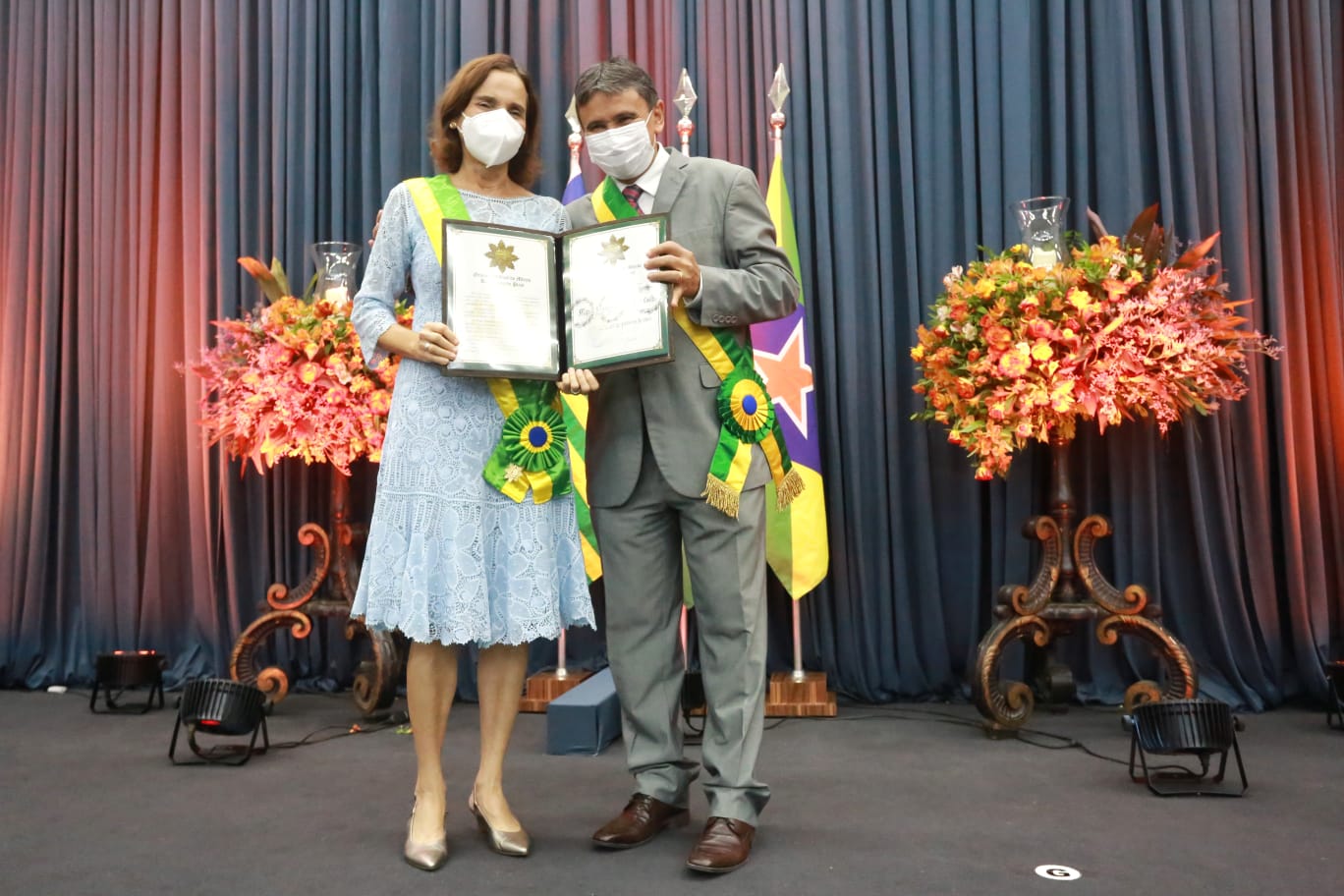 Izolda Cela é homenageada com a medalha da Ordem do Mérito Renascença do Piauí
