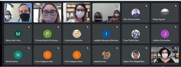 Íris debate projetos na área de proteção social com equipes do Cras Maracanaú