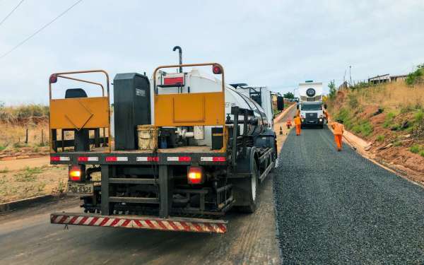 Ceará começa 2022 com 464 km de obras rodoviárias em andamento
