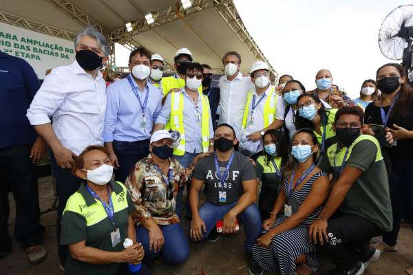 Ampliação da rede de esgoto em oito bairros de Fortaleza vai beneficiar mais de 100 mil pessoas