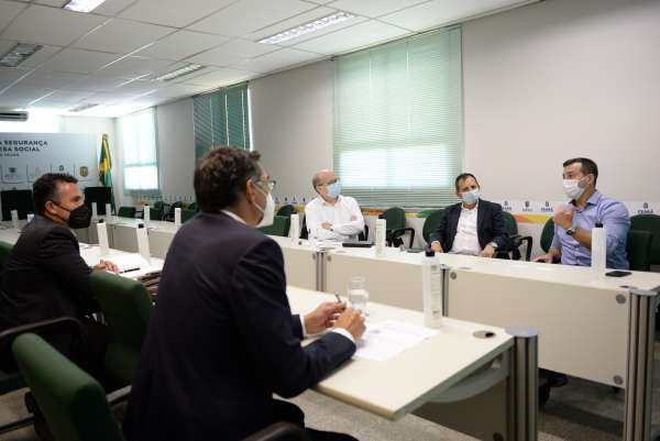 Coordenadoria de Tecnologia da Informação e Comunicação da SSPDS/CE recebe visita de comitiva da Amazon