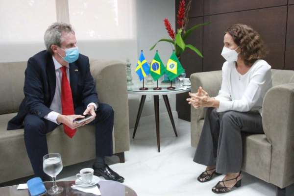 Izolda Cela recebe ministro conselheiro da Suécia para tratar de futuras parcerias