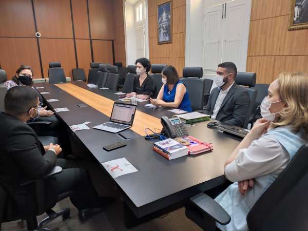 Secretária da Fazenda do Ceará recebe visita institucional do presidente do CRCCE