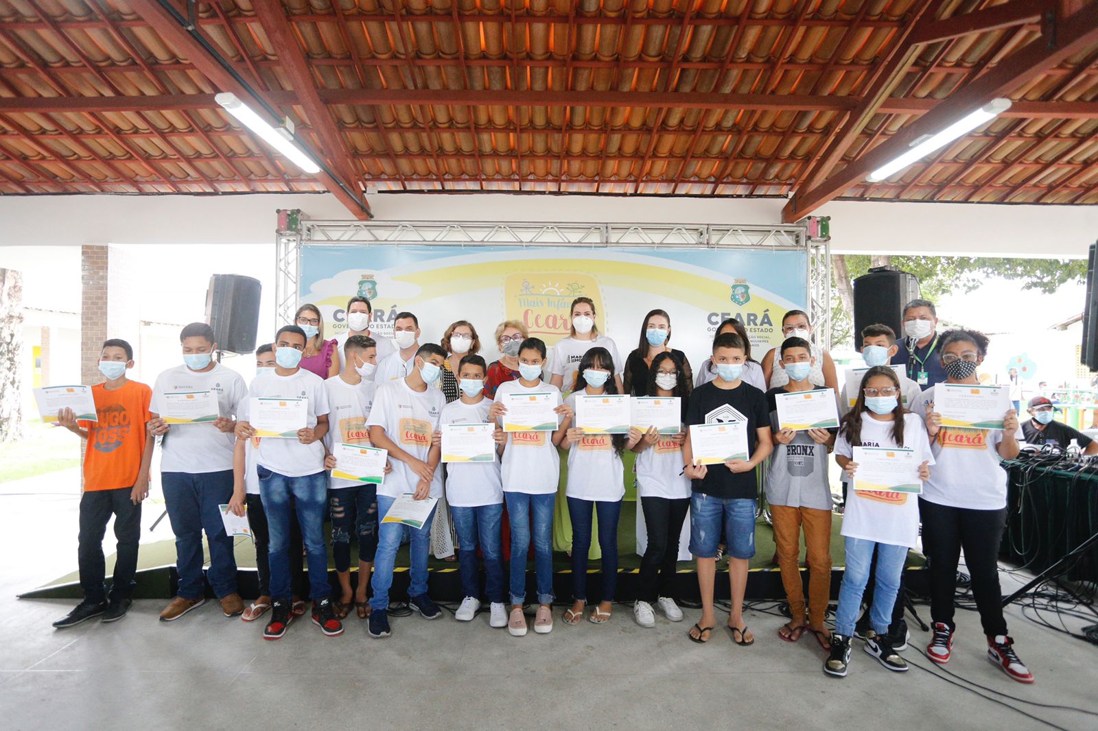 Complexo Social Mais Infância certifica turmas em Robótica, Manicure e Pedicure