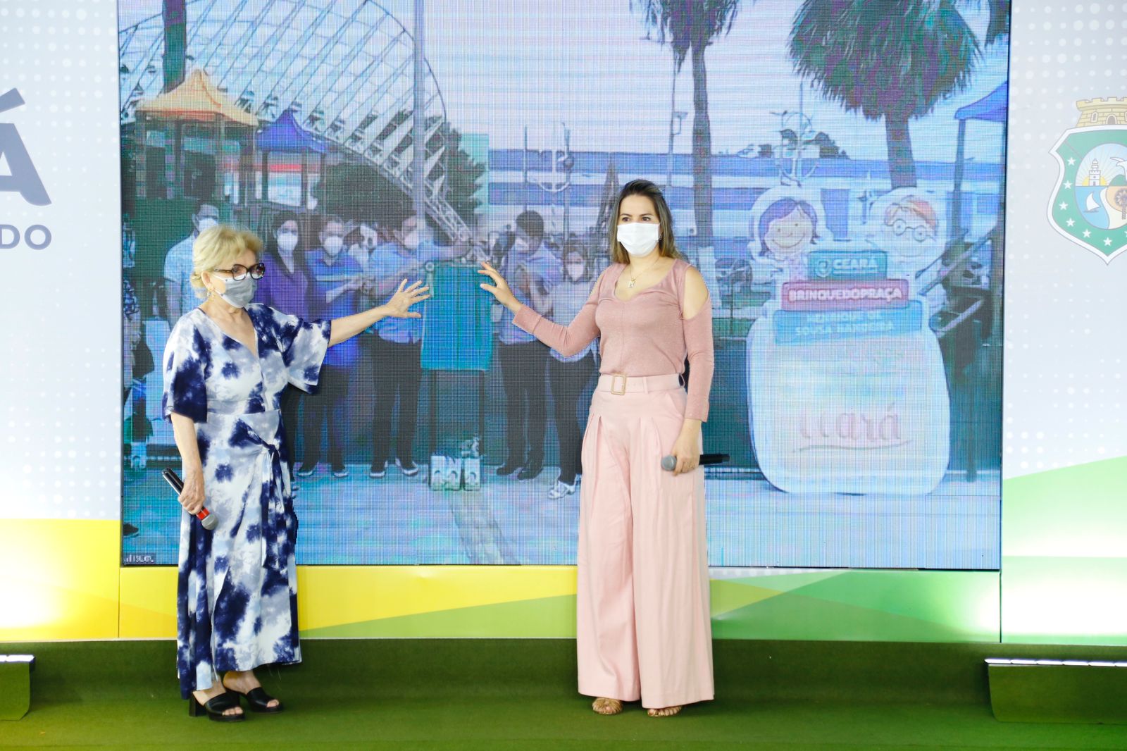 Governo do Ceará entrega brinquedopraças e academias ao ar livre em Barreira e Iguatu