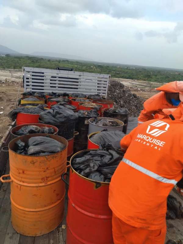 Manchas de óleo: 8.200 mil litros de material recolhido, segundo Semace