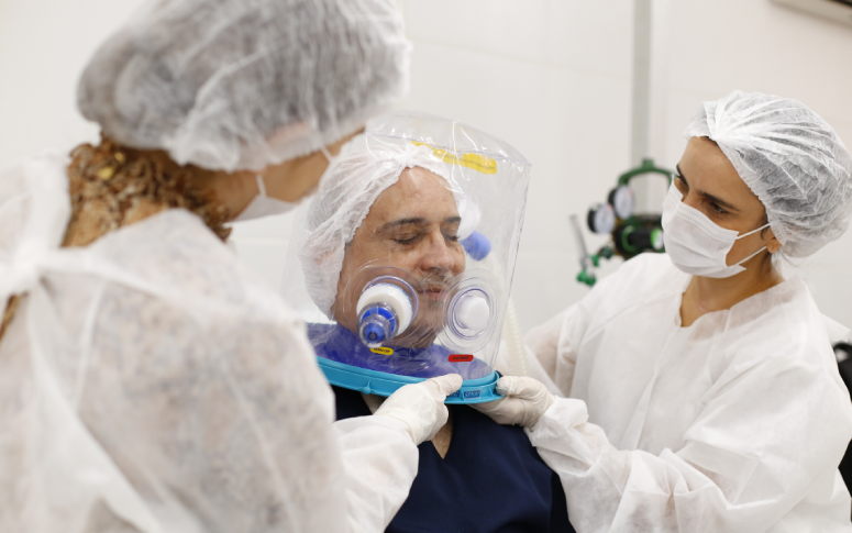 Capacete Elmo é selecionado para congresso nacional de Inovação na Indústria; dispositivo também pode ser votado como melhor invenção