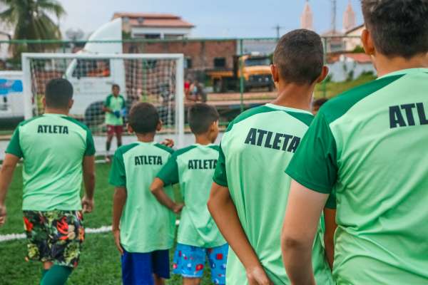 Paramoti recebe a areninha 267 construída e entregue pelo Governo do Ceará
