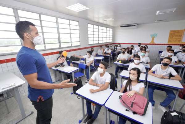 Com escola entregue e obras de saneamento básico anunciadas, população de Jijoca de Jericoacoara pode projetar futuro melhor