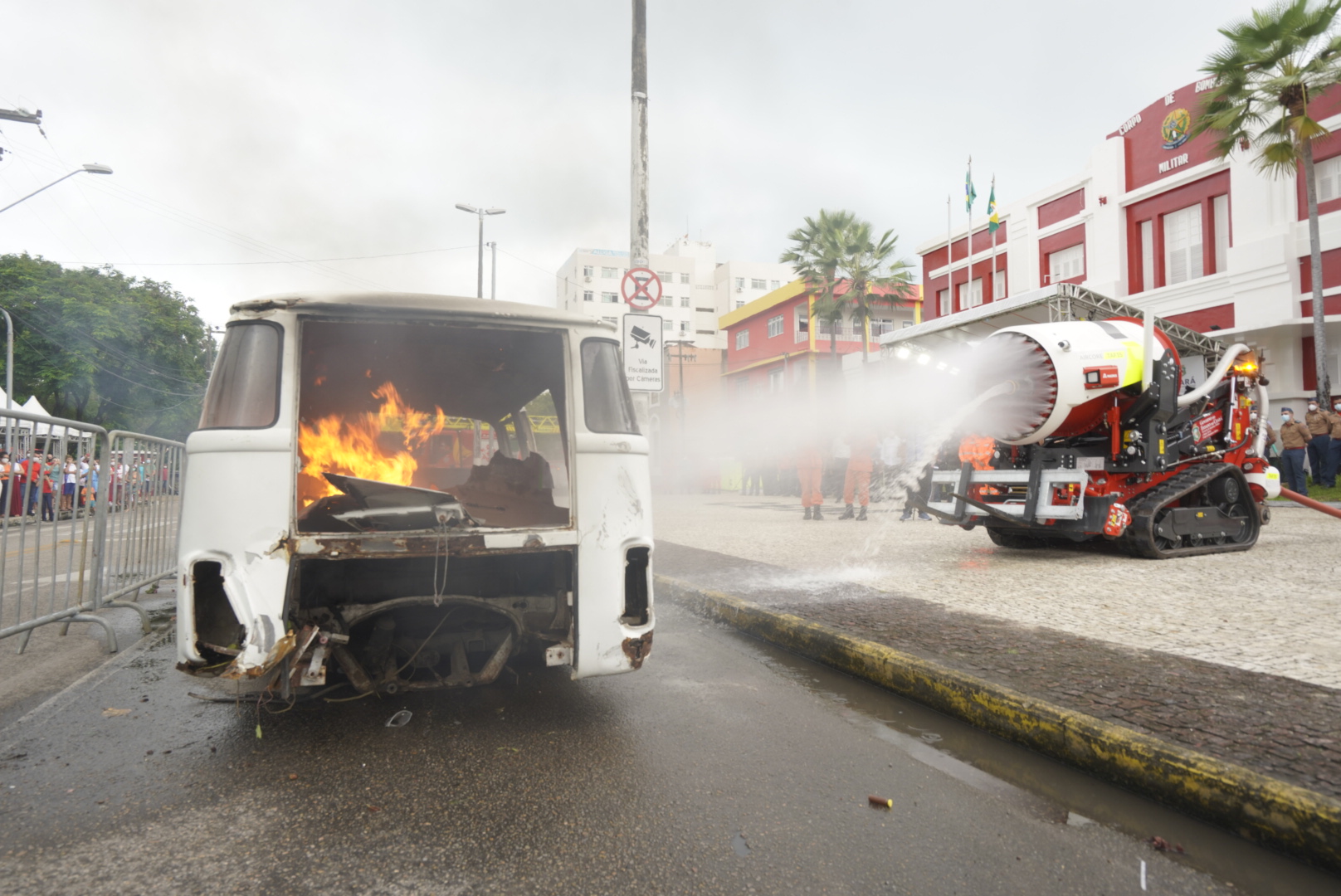 Novos equipamentos e fardamento trazem mais segurança para os cearenses e proteção para os bombeiros