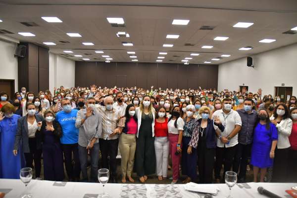 Compromisso e avanços no desenvolvimento infantil marcam cerimônia de premiação de planos municipais para a primeira infância