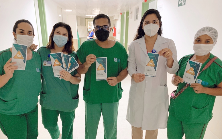 No HGWA, panfleto orienta colaboradores e acompanhantes sobre prevenção de quedas