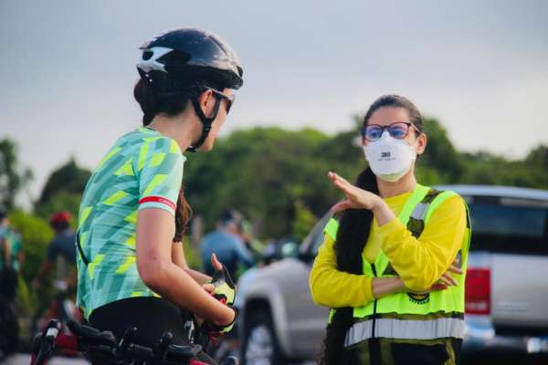 Ação educativa do Detran Ceará envolve mais de 500 ciclistas na Sabiaguaba