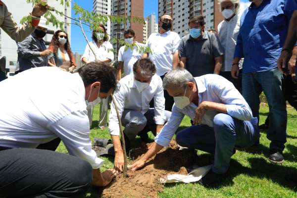 Governo do Ceará entrega requalificação e urbanização no entorno do Palácio da Abolição