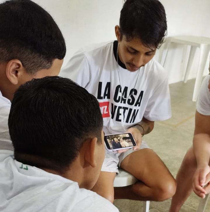 Léo Suricate apresenta trabalhos de arte digital para jovens do Dom Bosco