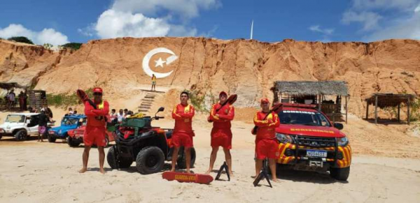 Corpo de Bombeiros resgata 13 banhistas durante fim de semana no Ceará