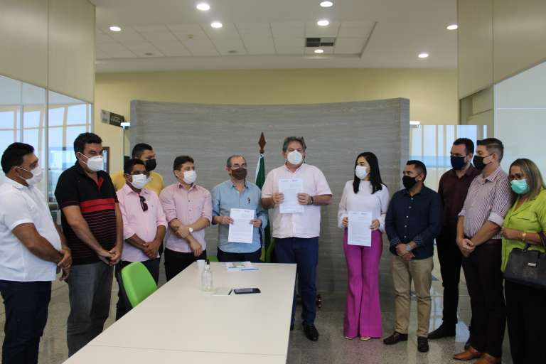 Adece assina convênio para a construção de nova unidade industrial no município de Irauçuba