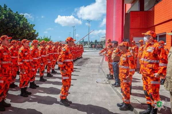 CBMCE realiza entrega dos novos uniformes ao Batalhão de Busca e Salvamento