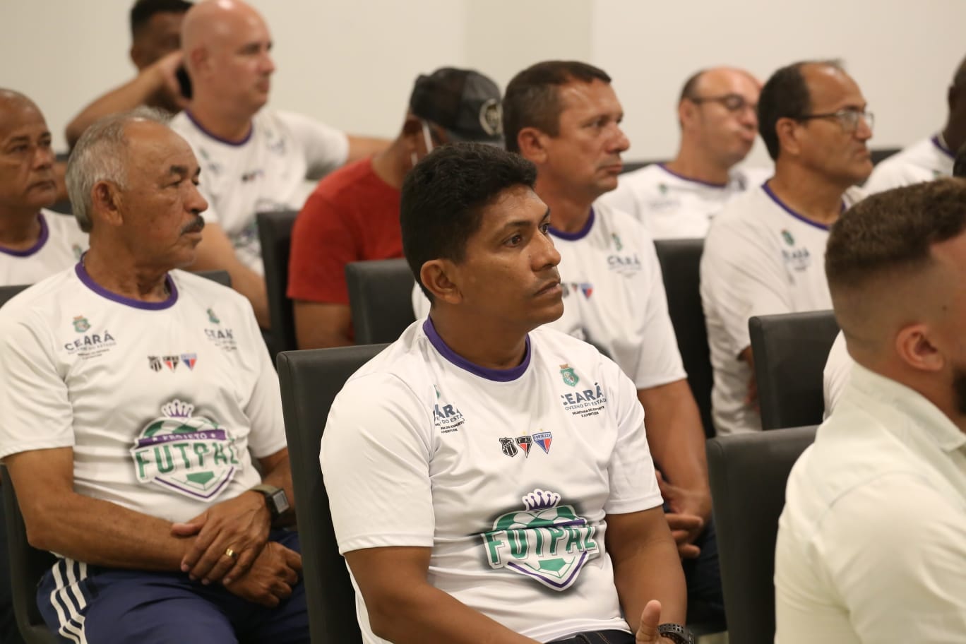 Sejuv realiza reunião do projeto Futpaz