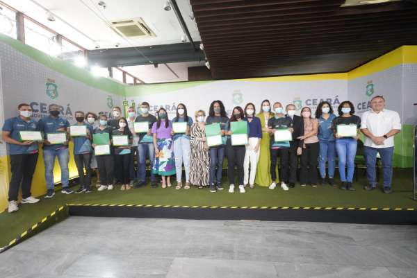 Em dia de certificação de jovens do Primeiro Passo, governadora Izolda Cela lança mais de dez mil vagas de qualificação profissional