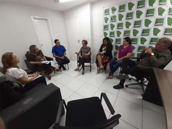 Parceria CEE e Aprece: Conselhos Municipais de Educação (CMEs) em foco