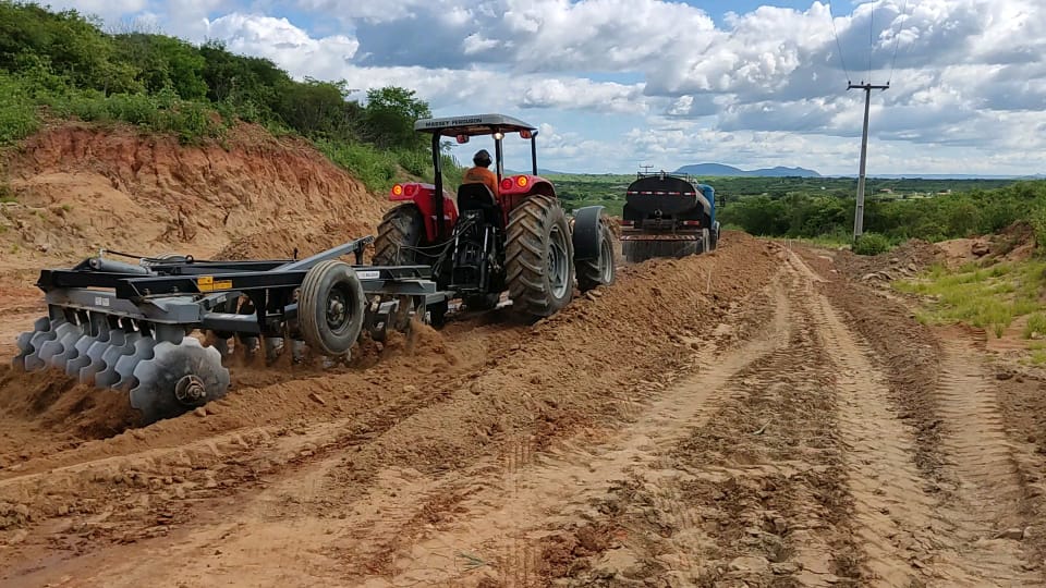 Restauração da CE-265 entre Nova Russas e Morro Redondo inclui alargamento de pista