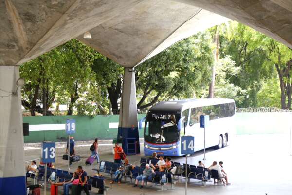 Arce fiscaliza emissão de passagens gratuitas para segundo turno das eleições