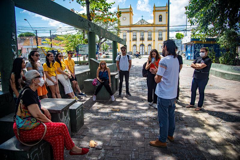 Projeto da Escola de Artes e Ofícios promove oficinas e pesquisa de campo participativa para reconhecer patrimônios culturais em cinco bairros de Fortaleza