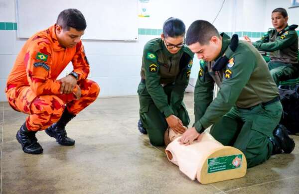 Alunos soldados são capacitados para realizar atendimento pré-hospitalar básico