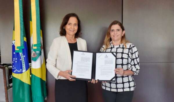 Governadora Izolda Cela sanciona lei que isenta Imposto de Renda no pagamento dos precatórios do Fundef a professores