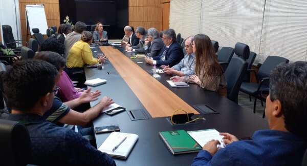 Comitiva do Banco Mundial visita a Sefaz e analisa projeto de desenvolvimento do mercado do Hidrogênio Verde no Ceará