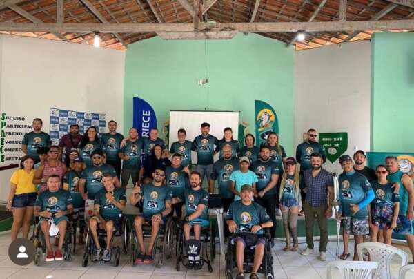 2ª Clínica de Surf Adaptado teve a participação de 60 paratletas em Paracuru