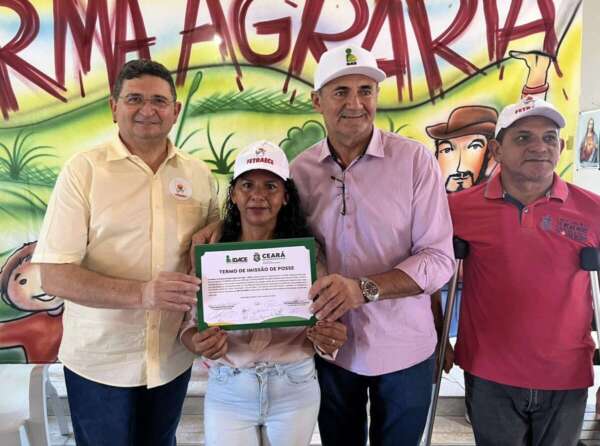 Setenta famílias de Carnaubal são beneficiadas com imissão de posse definitiva na terra