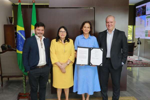 Governo do Ceará e Portocem assinam contrato para a construção de gasoduto no Complexo do Pecém