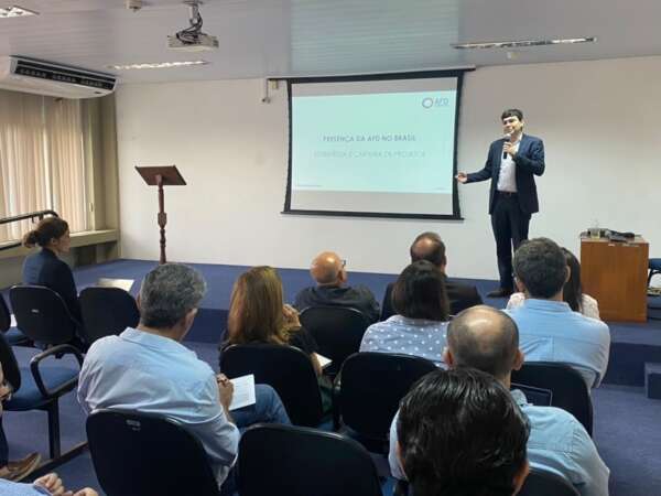 SRH e Seplag participam de reunião com a Agência Francesa de Desenvolvimento