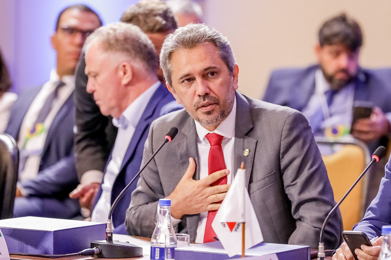 Governador Elmano de Freitas defende pacto federativo na Fórum Nacional dos Governadores em Brasília