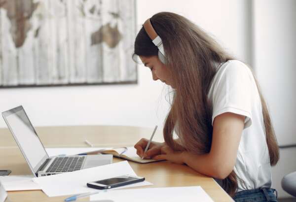 Instituto Centec oferta mais de mil vagas em cursos profissionalizantes online