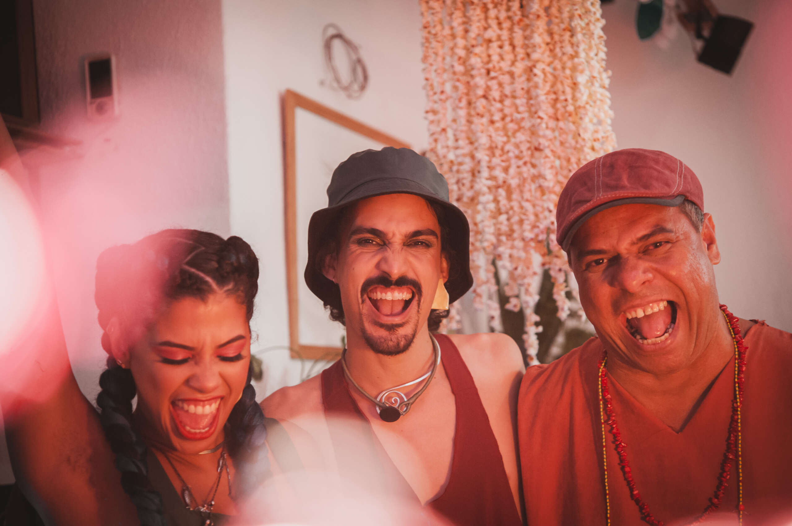 Viramundo: Trio realiza shows gratuitos no TJA, dentro da programação da Temporada de Arte Cearense (TAC)