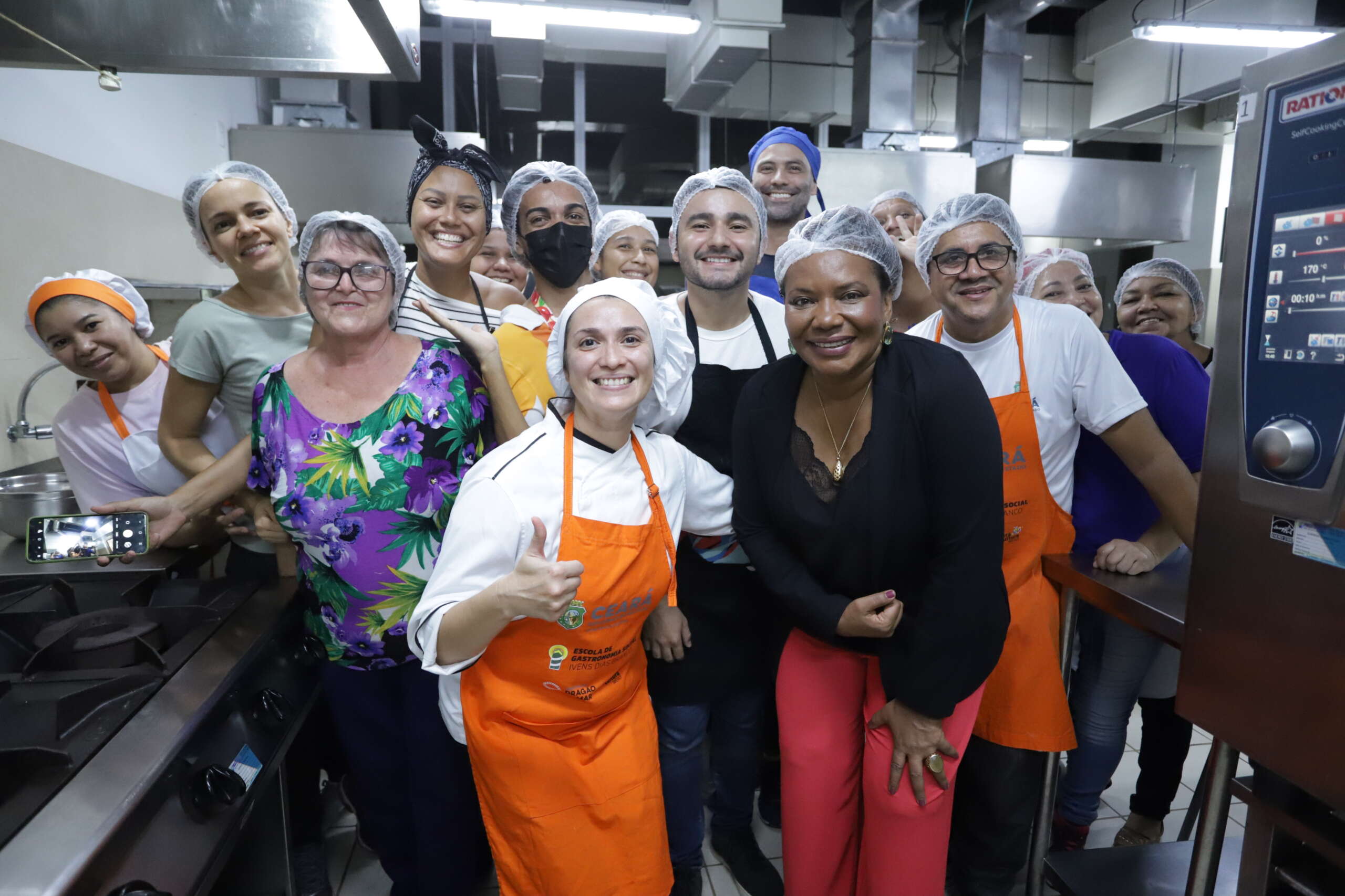 Ministra da Cultura, Margareth Menezes, visita Escola de Gastronomia Social