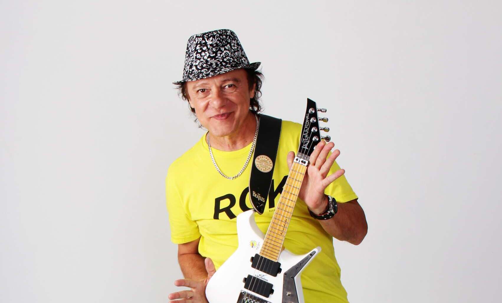 A guitarra baiana de Armandinho fecha o mês de Fevereiro no São Luiz em homenagem a Moraes Moreira