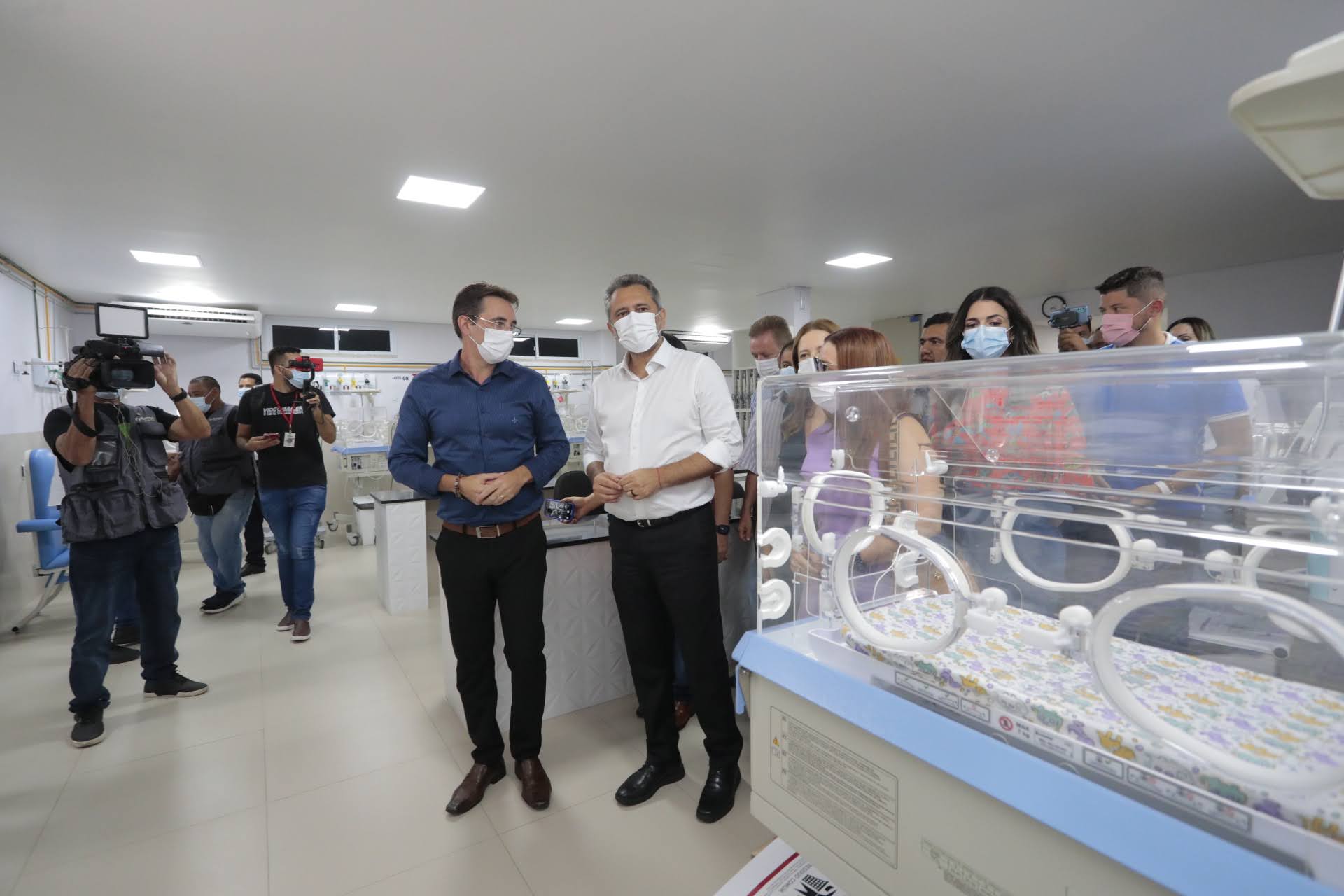 Entrega de leitos de UTI Neonatal e serviço de tomografia em Crateús beneficia 11 municípios da região