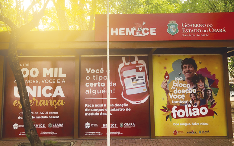 Em clima de Carnaval, Hemoce reabre posto de coleta na Praça das Flores