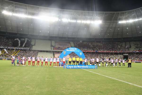 No Clássico-Rei, Governo do Ceará apresenta campanha e lança Comitê de Enfrentamento à Violência contra a Mulher e Combate ao Feminicídio