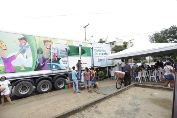 Caminhão do Cidadão leva serviços integrados e oportunidades com mais agilidade aos cearenses