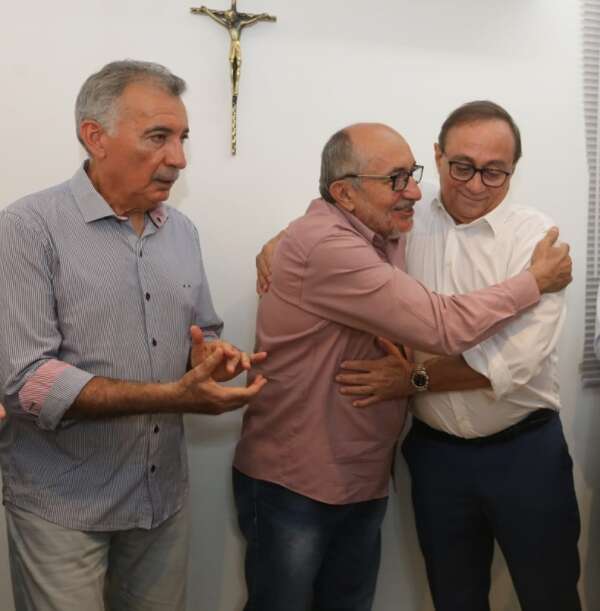 Tin Gomes é empossado presidente da Ceasa-CE