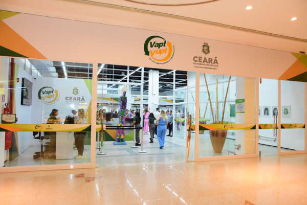 Jovens do Primeiro Passo são efetivados para compor equipe da nova unidade de Vapt Vupt do Papicu