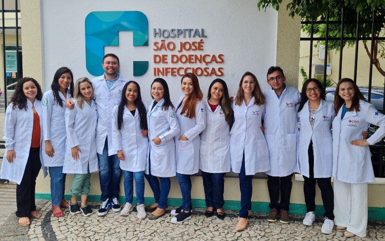 Referência em Infectologia, HSJ forma 15 novos especialistas de diversas áreas da Saúde