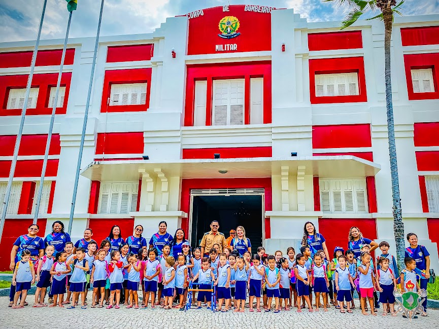 Colégio Cássia Ramos visita o Quartel Central do Corpo de Bombeiros do Ceará