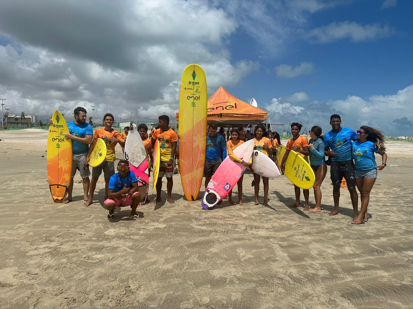 Secretaria do Esporte participa de lançamento do projeto “Surf Resgatando Sonhos” no Titanzinho, em Fortaleza